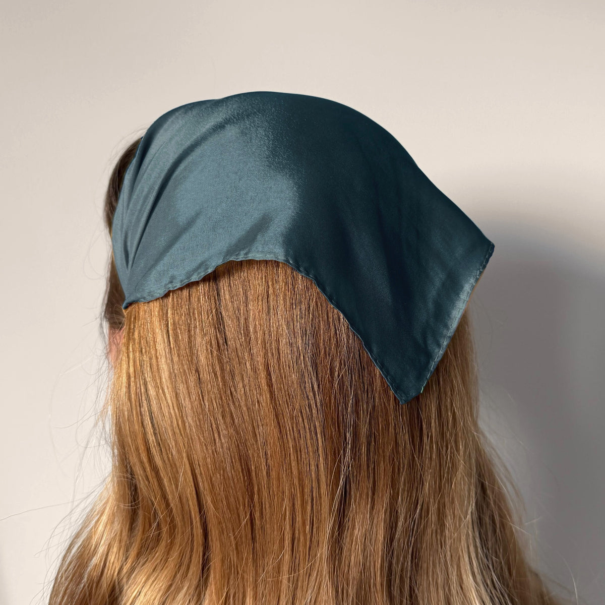 Batic cu colt din matase pe cordeluta, culoare verde 84, pe cap