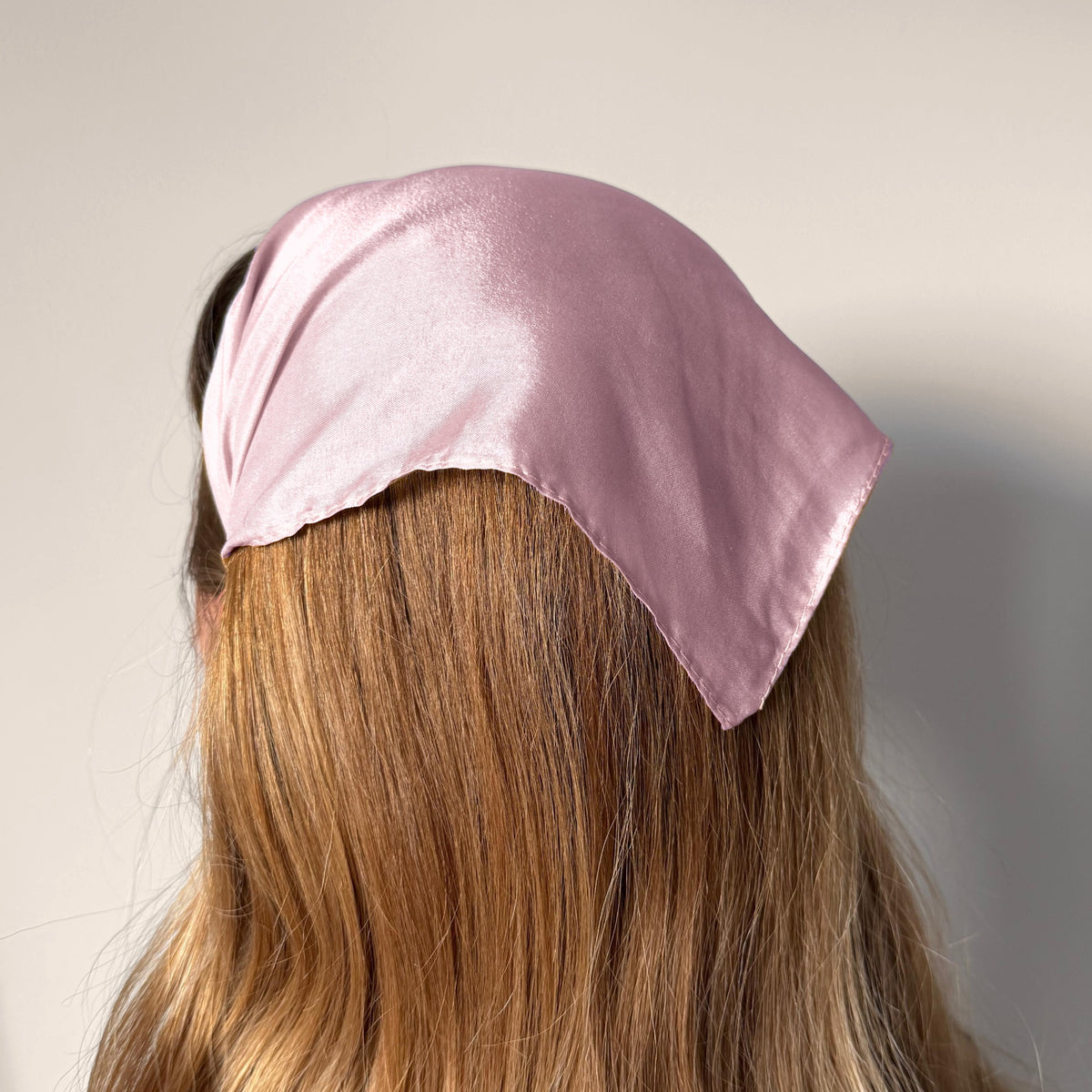 Batic cu colt din matase pe cordeluta, culoare roz 91, pe cap