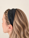 Cordeluta pe mijloc Satin cu sclipici, culoare negru 30, sclipici negru, pe cap