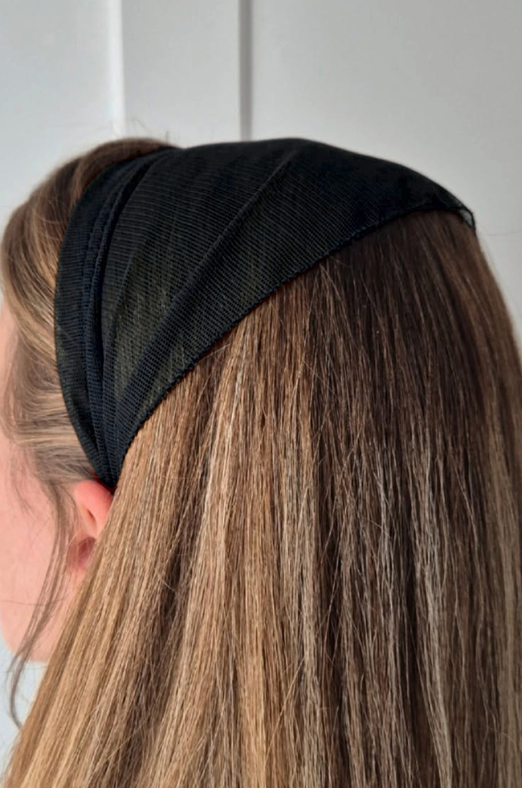 Bentita Tulle pe cordeluta, culoare negru 50, pe cap