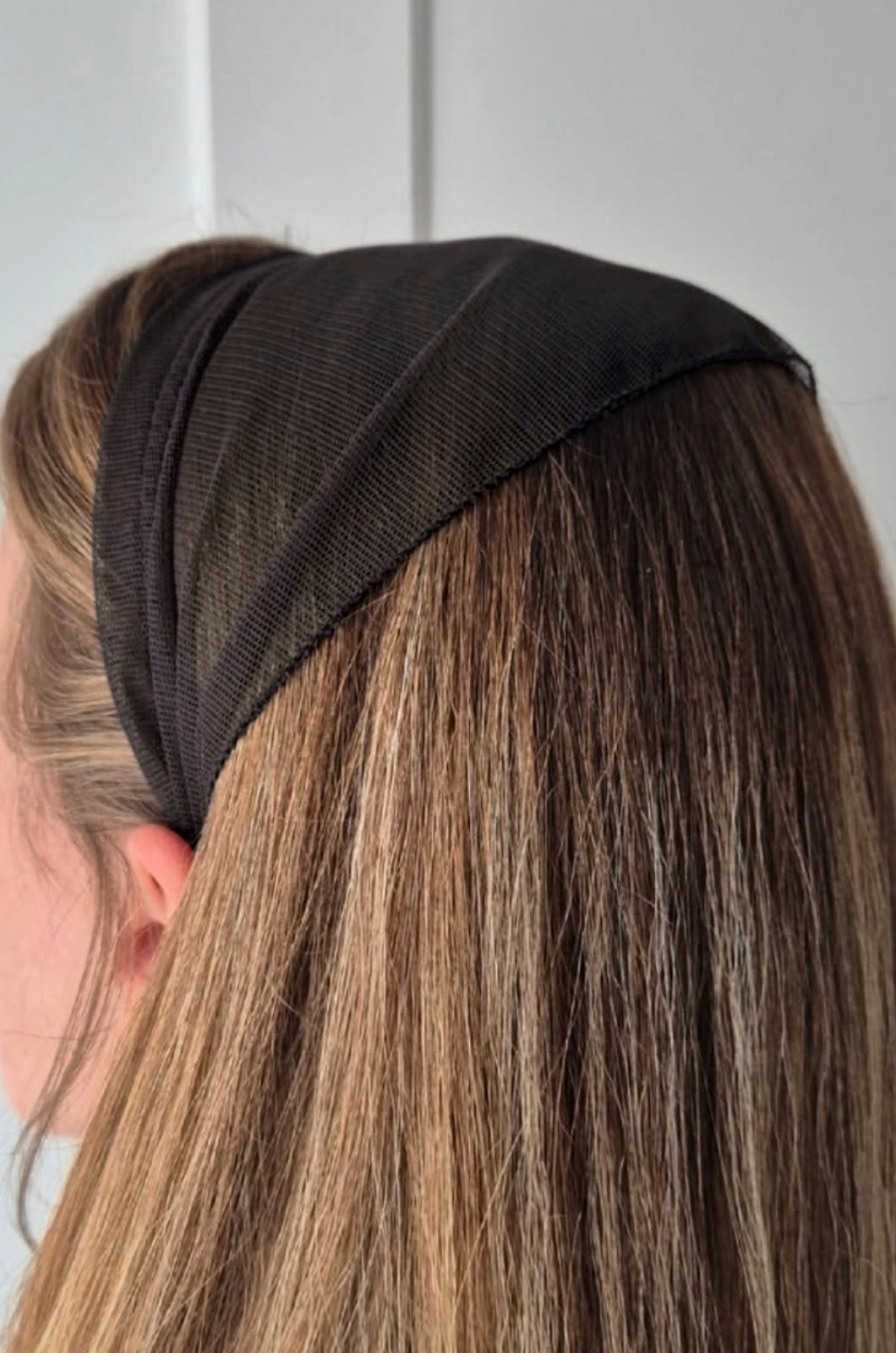 Bentita Tulle pe cordeluta, culoare maro opac 51, pe cap