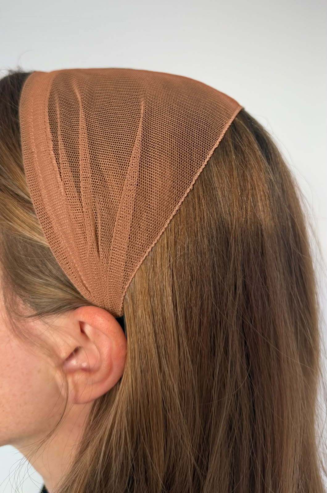 Bentita Tulle pe cordeluta, culoare carmaziu 52, pe cap