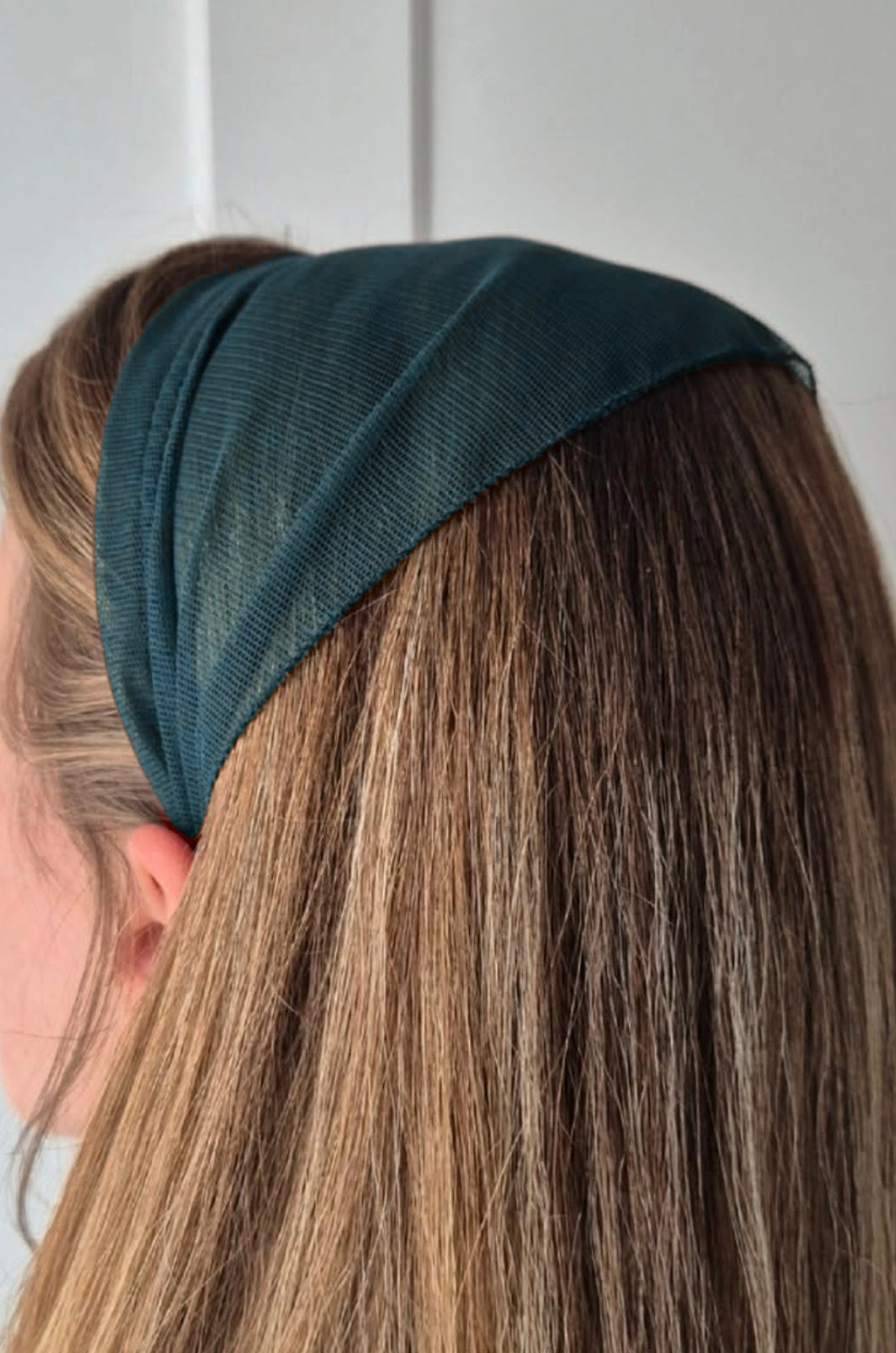 Bentita Tulle pe cordeluta, culoare Verde 58, pe cap