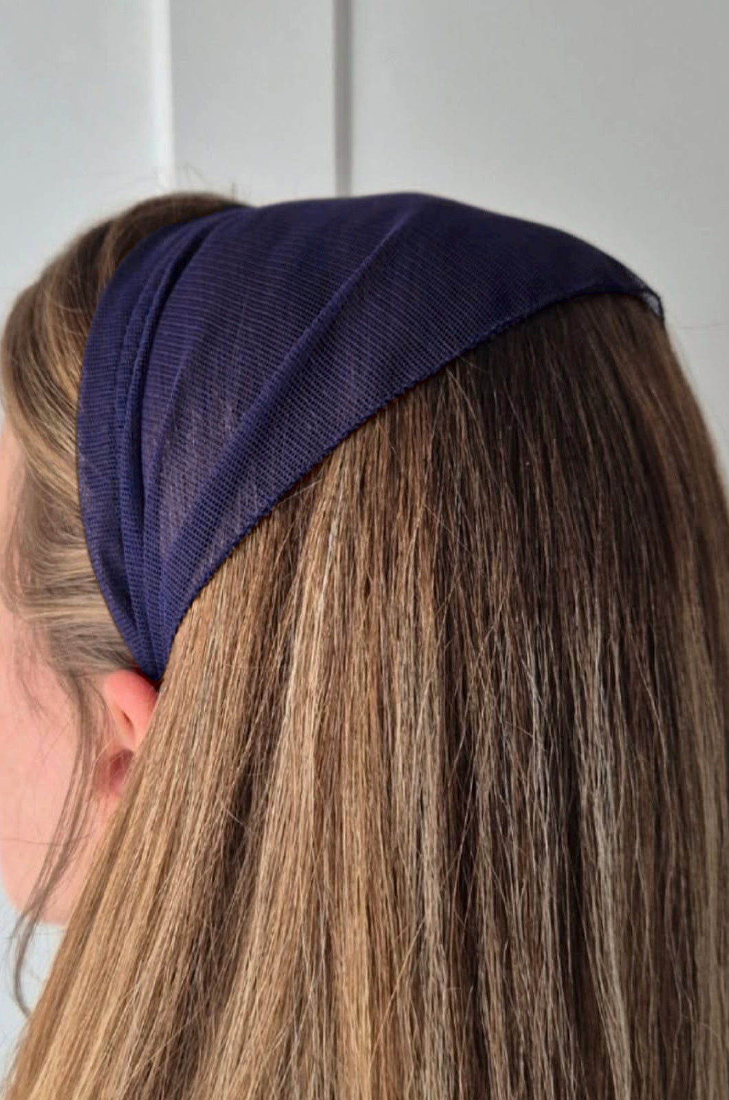 Bentita Tulle pe cordeluta, culoare Mov 64, pe cap