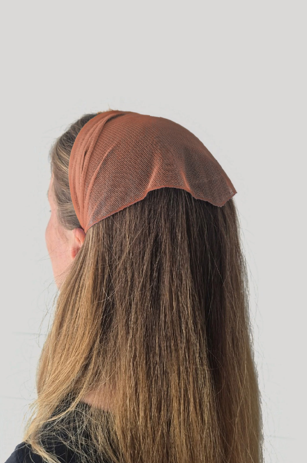 Batic Tulle cordeluta cu colt, culoare carmaziu 52, pe cap
