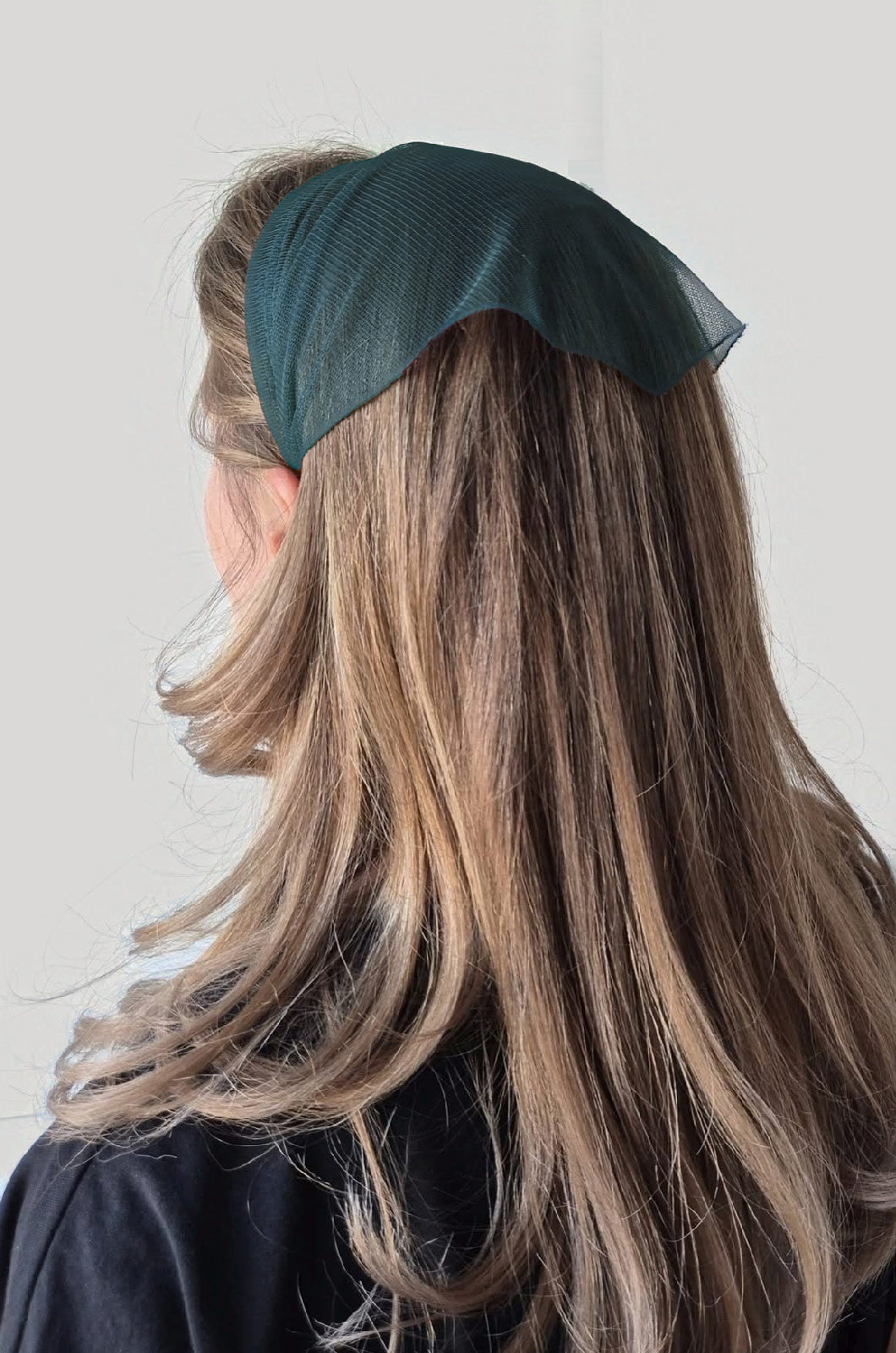 Batic Tulle cordeluta cu colt, culoare Verde 58, pe cap