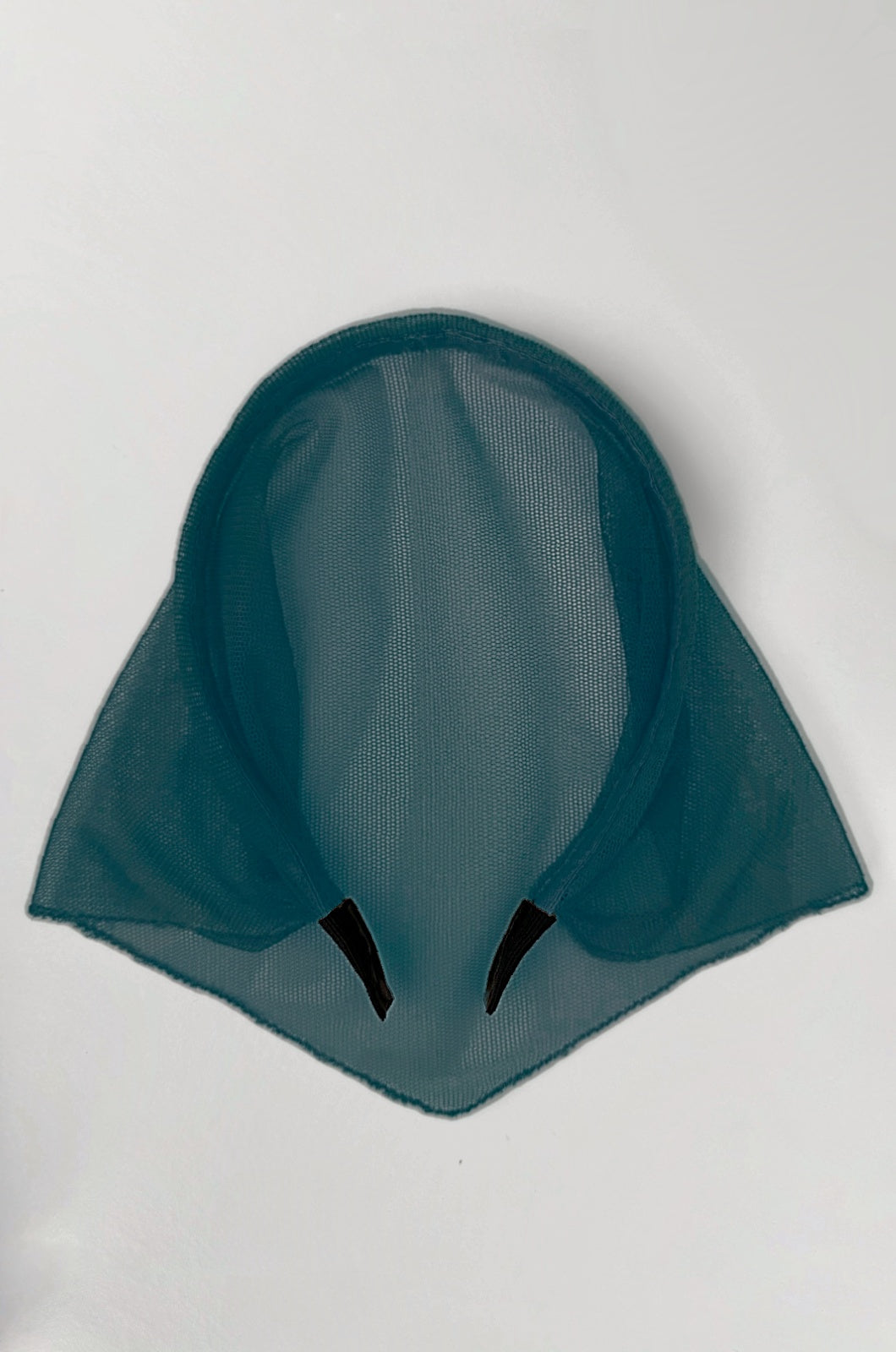 Batic Tulle cordeluta cu colt, culoare Verde 58, pe suprafață