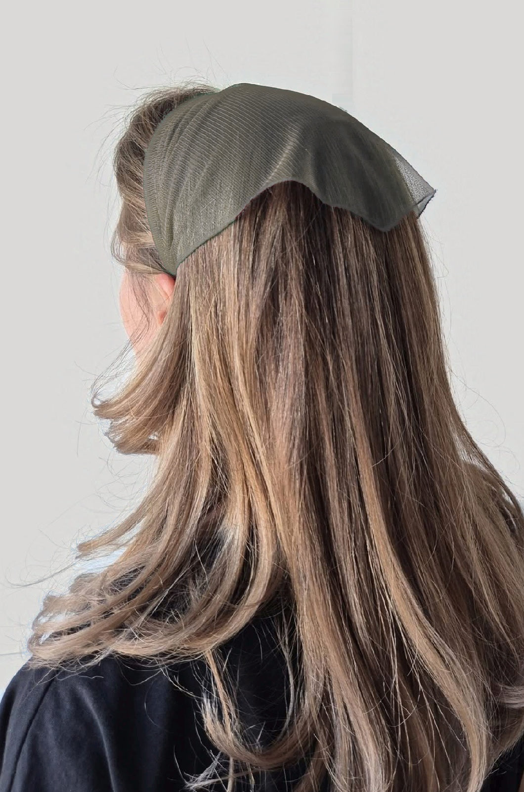 Batic Tulle cordeluta cu colt, culoare Verde Army 59, pe cap