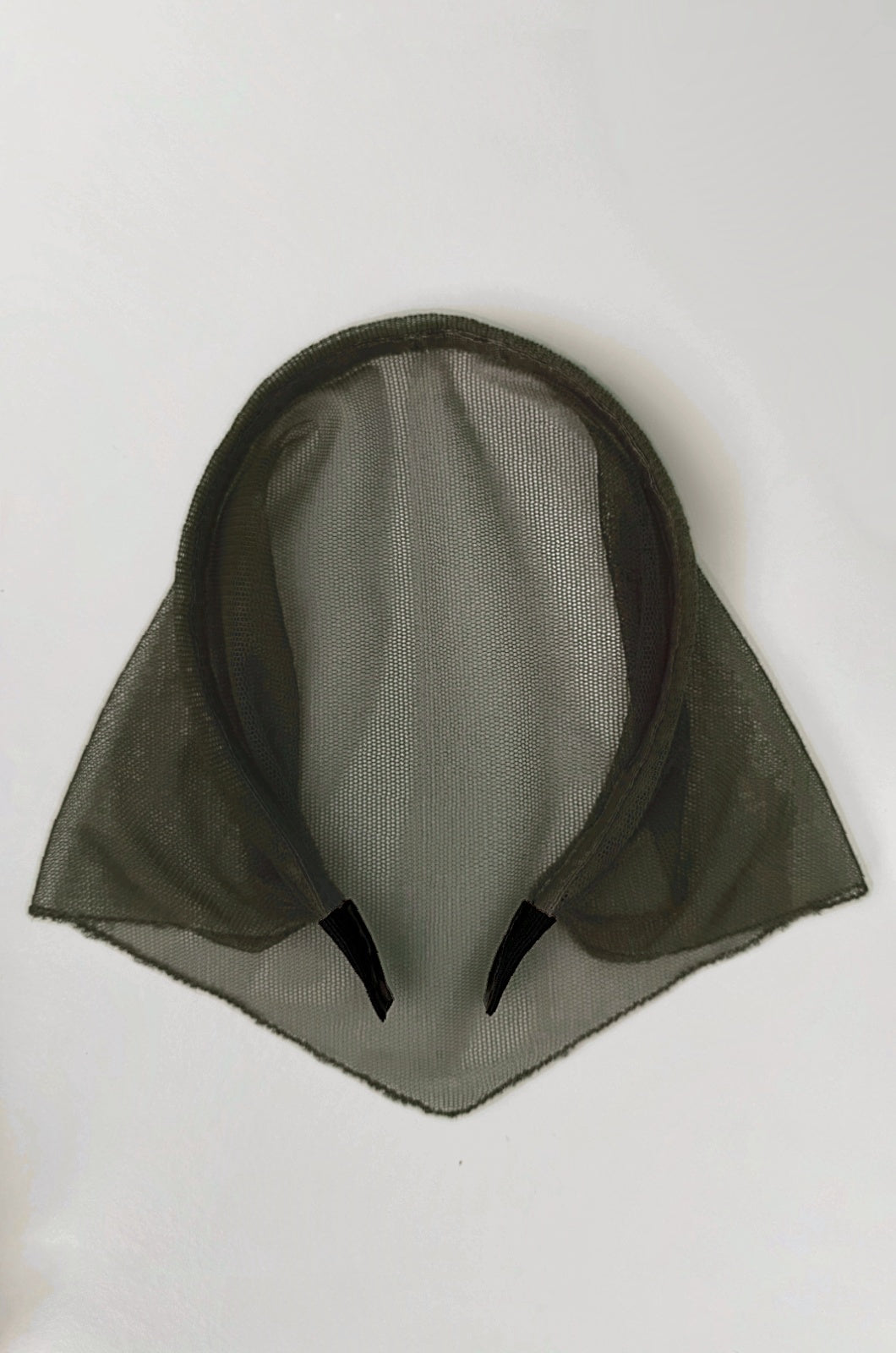 Batic Tulle cordeluta cu colt, culoare Verde Army 59, pe suprafață