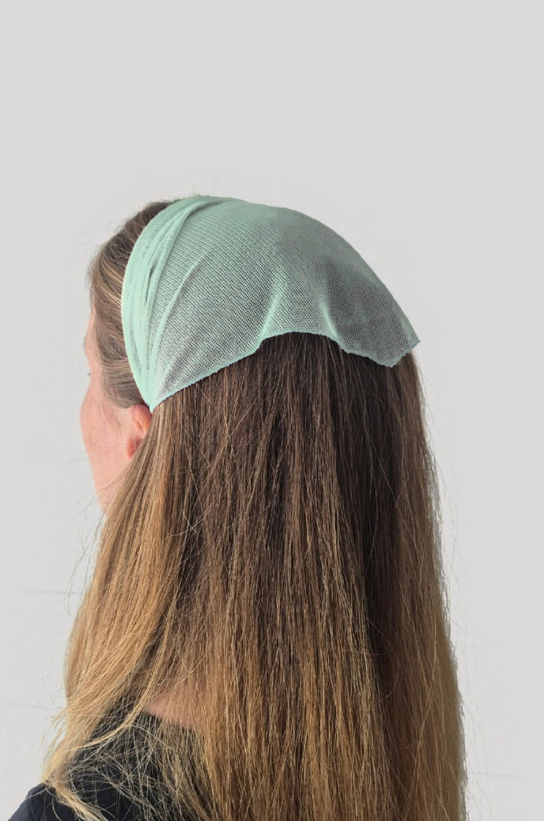 Batic Tulle cordeluta cu colt, culoare Menta 60, pe cap