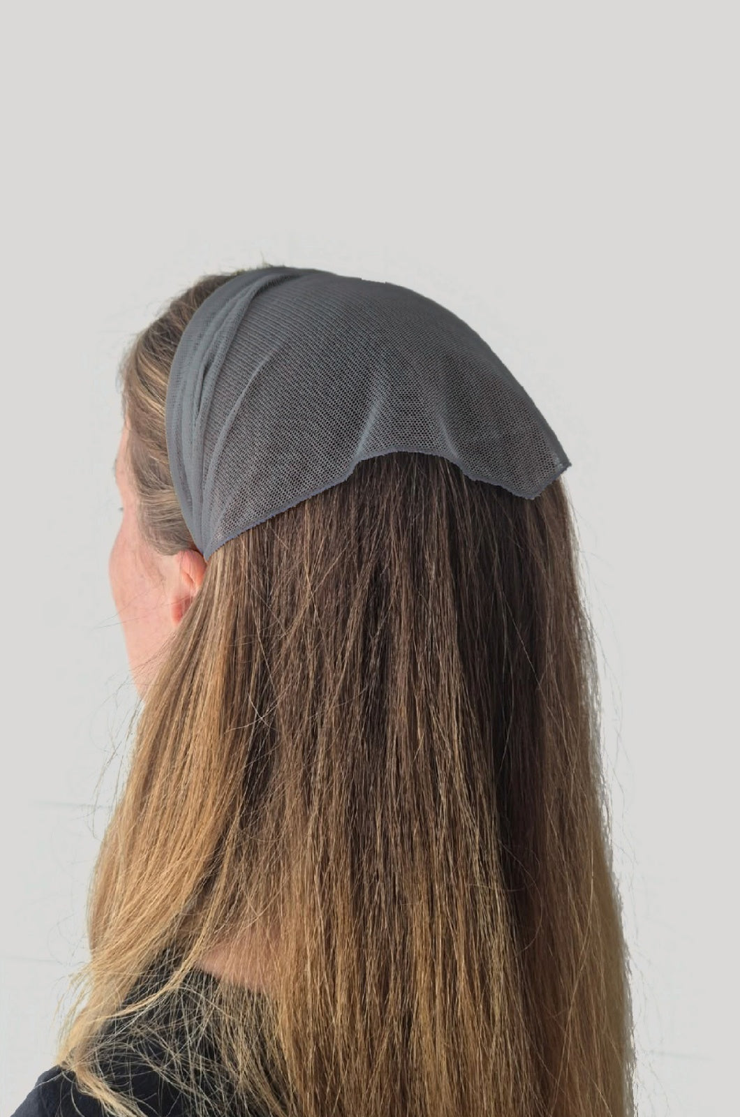 Batic Tulle cordeluta cu colt, culoare Gri 61, pe cap