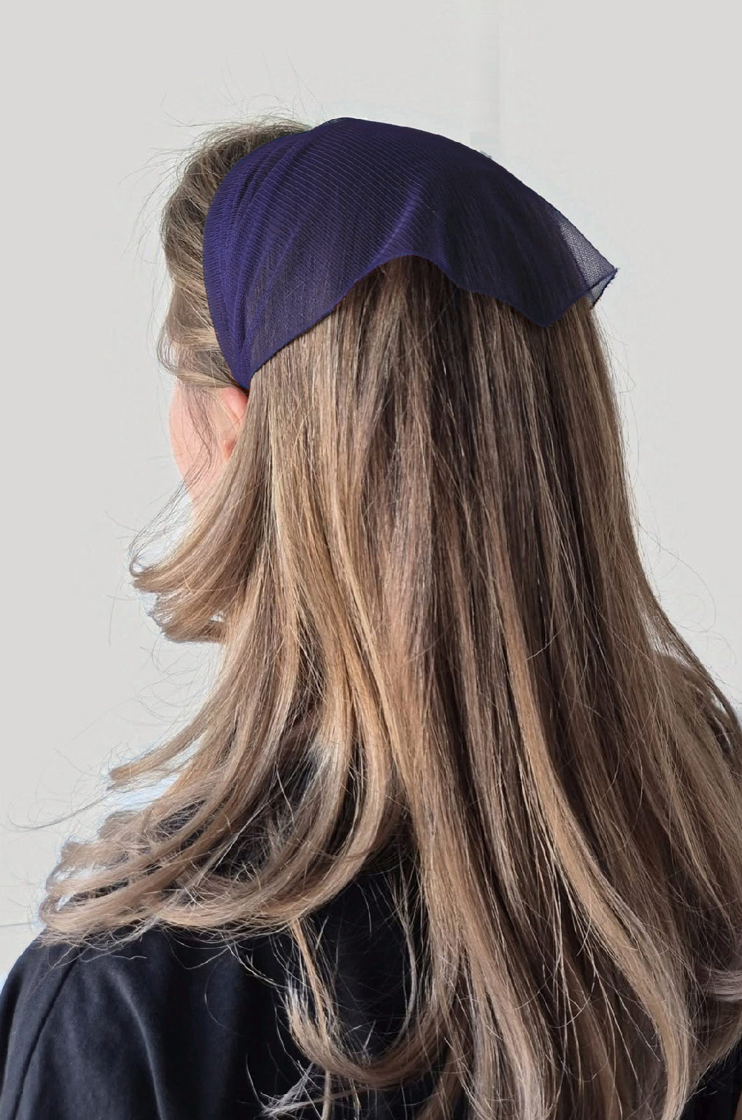 Batic Tulle cordeluta cu colt, culoare Mov 64, pe cap