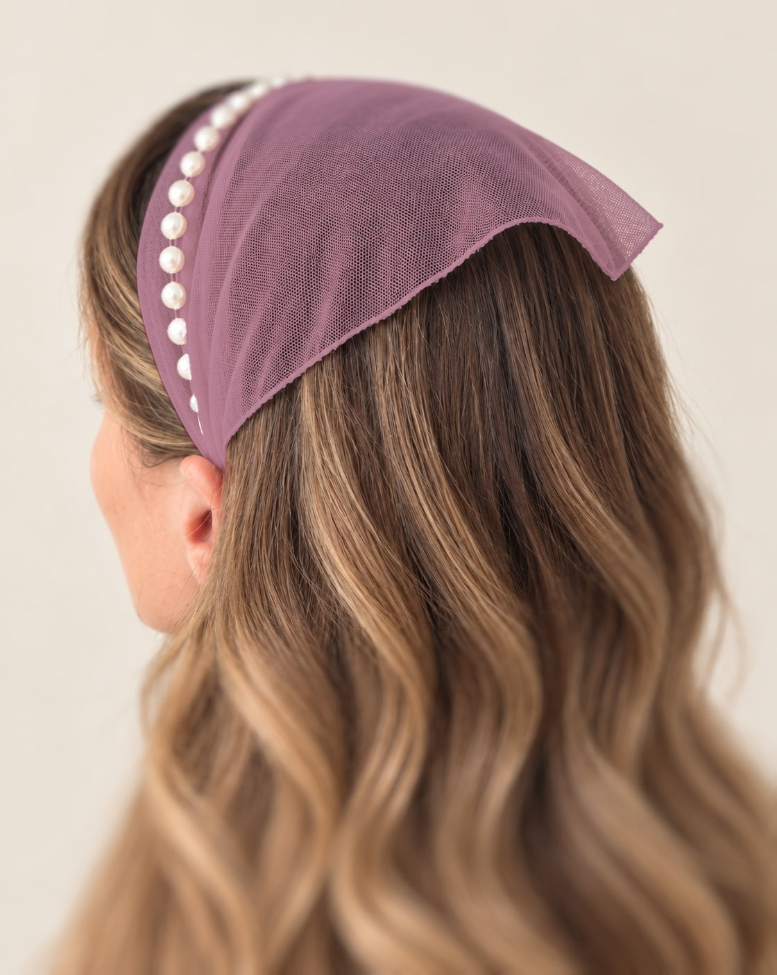 Batic Tulle cordeluta cu colt cu perle, culoare Roz 70, perle albe, pe cap