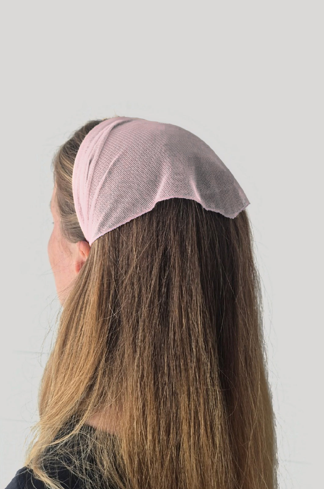 Batic Tulle cordeluta cu colt, culoare Piersica 73, pe cap