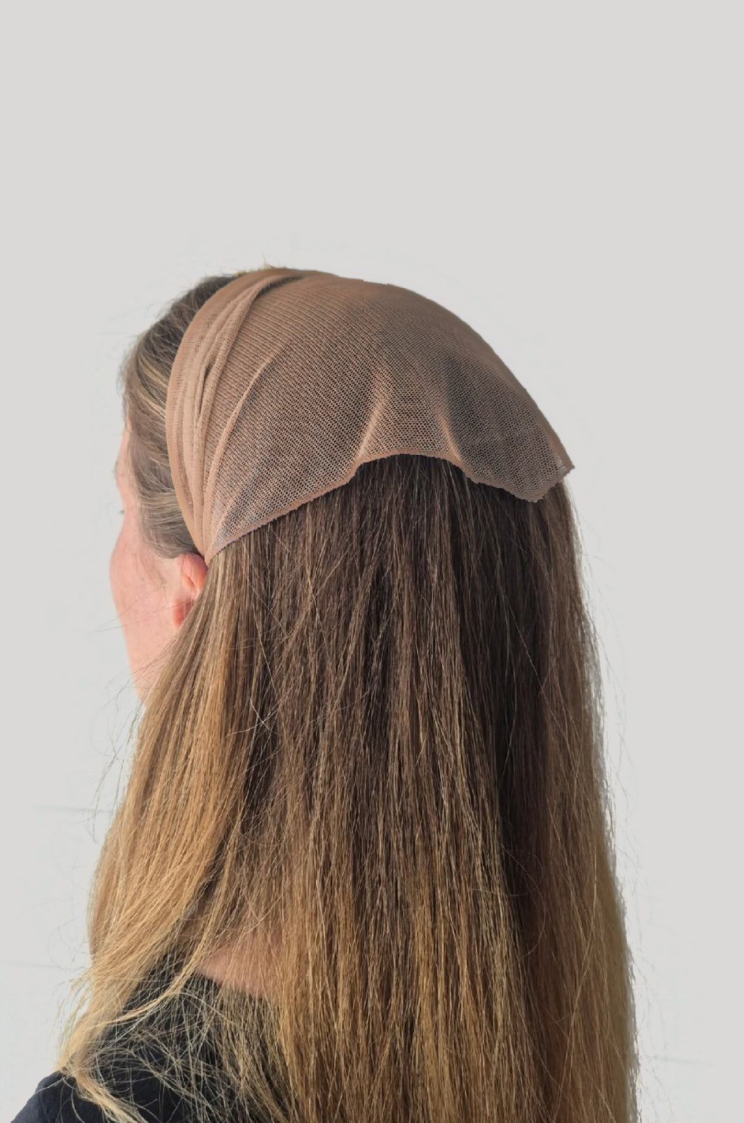 Batic Tulle cordeluta cu colt, culoare Crem inchis 75, pe cap