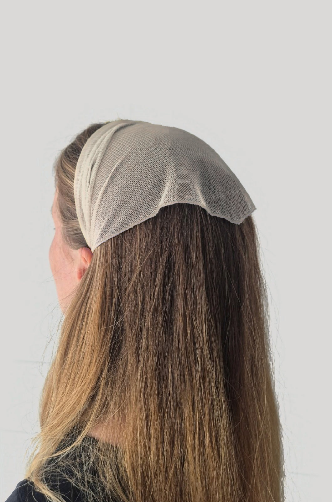 Batic Tulle cordeluta cu colt, culoare Crem deschis 76, pe cap