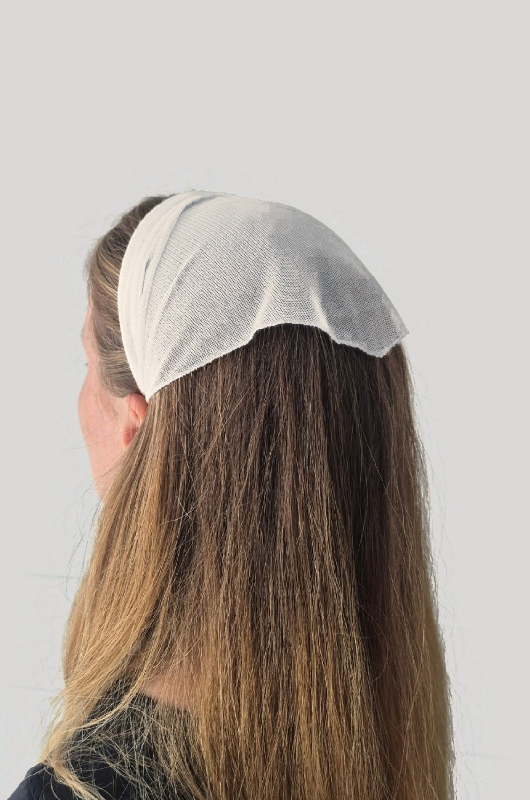 Batic Tulle cordeluta cu colt, culoare Alb 78, pe cap