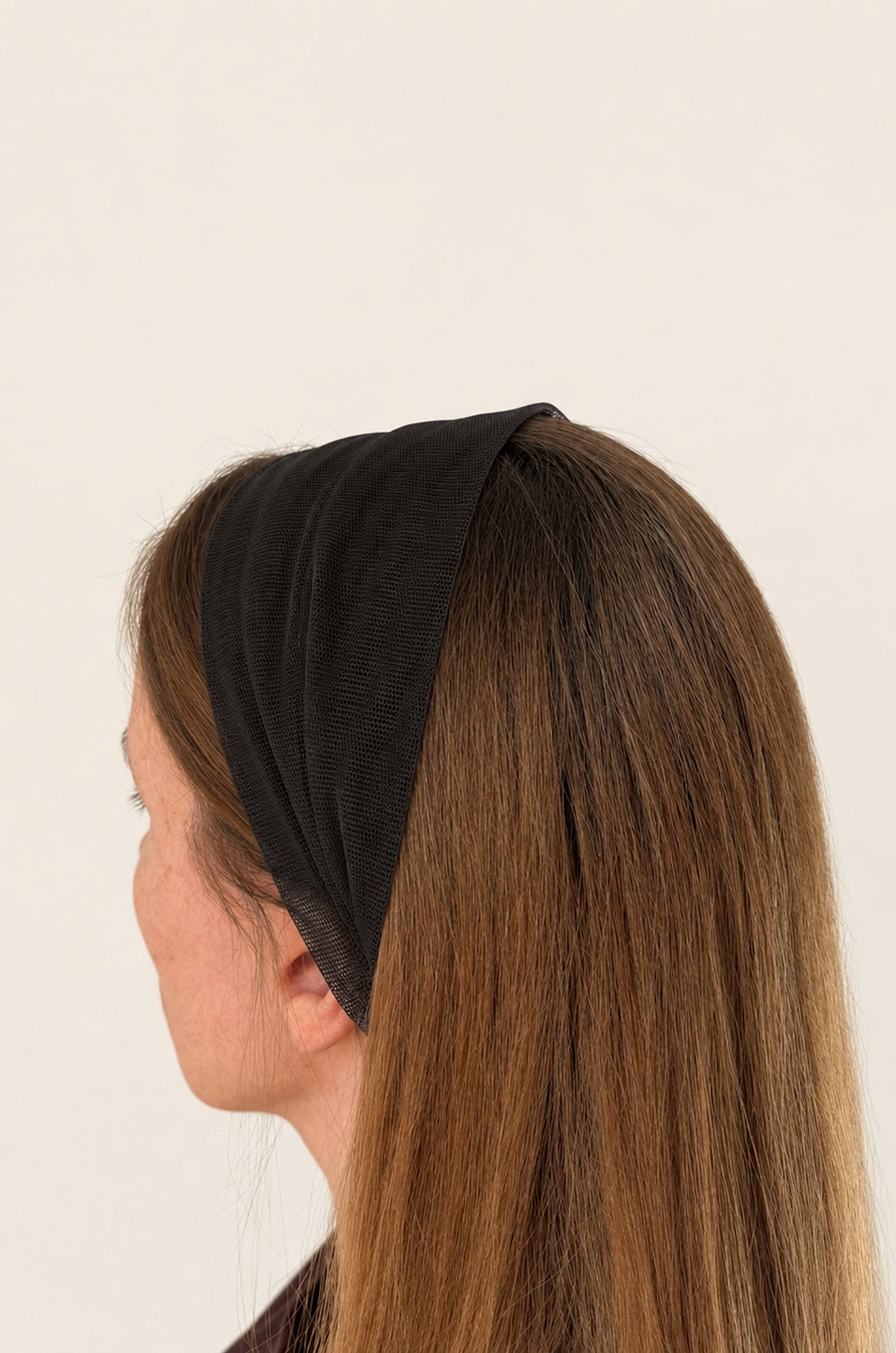 Esarfa din Tulle fara cordeluta, culoare negru 50, pe cap