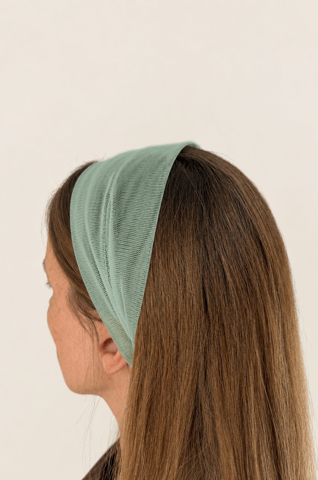 Esarfa din Tulle fara cordeluta, culoare Menta 60, pe cap