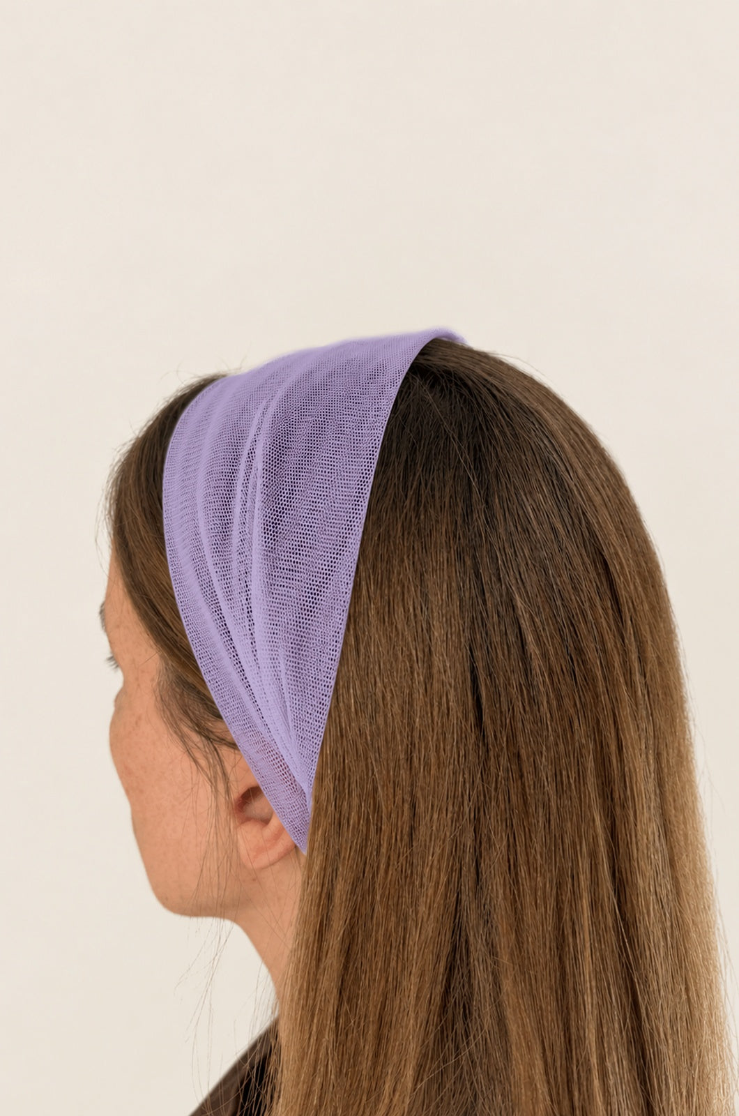 Esarfa din Tulle fara cordeluta, culoare Mov Deschis 65, pe cap