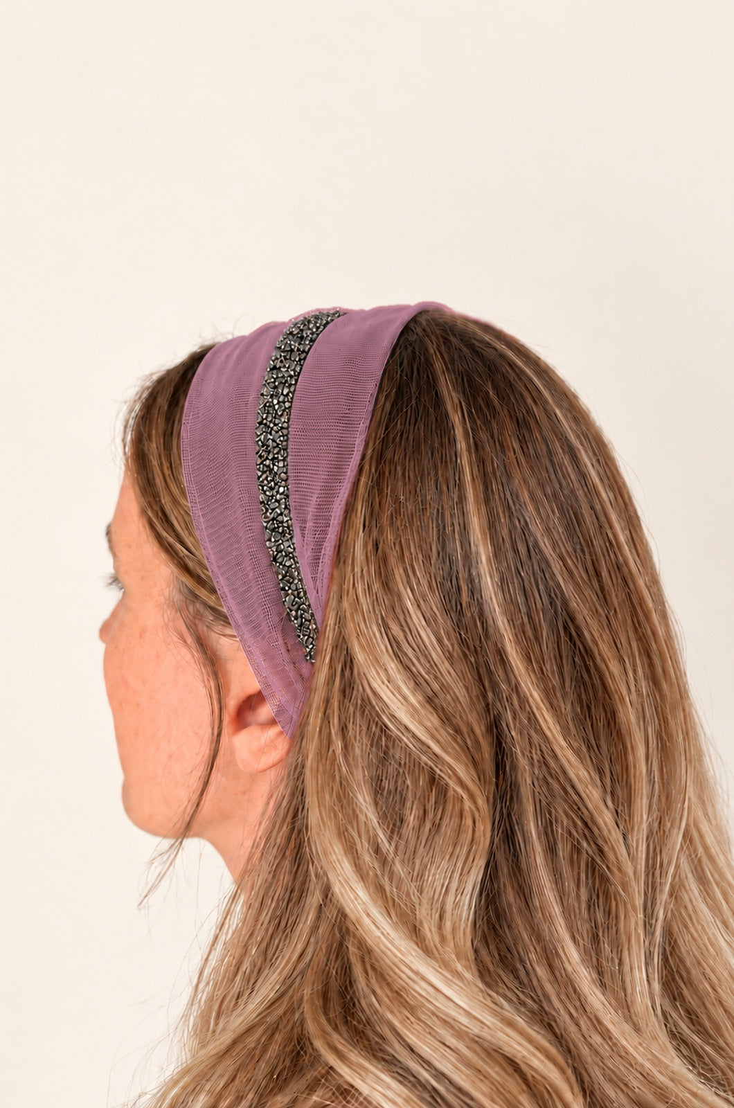 Esarfa din Tulle fara cordeluta cu sclipici, culoare Roz 70, sclipici gri, pe cap