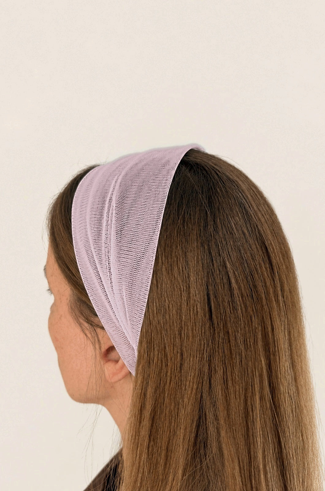 Esarfa din Tulle fara cordeluta, culoare Roz deschis 74, pe cap