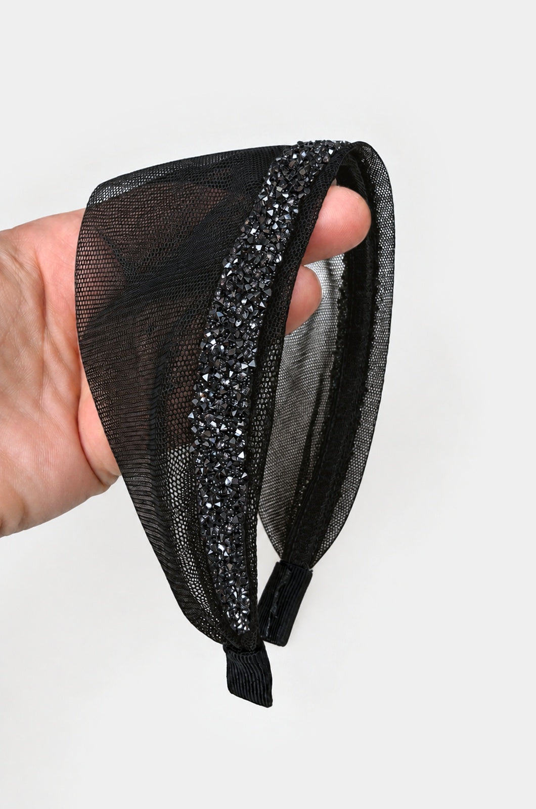 Cordeluta in fata Tulle cu sclipici, culoare negru 50, sclipici negru, pe suprafață