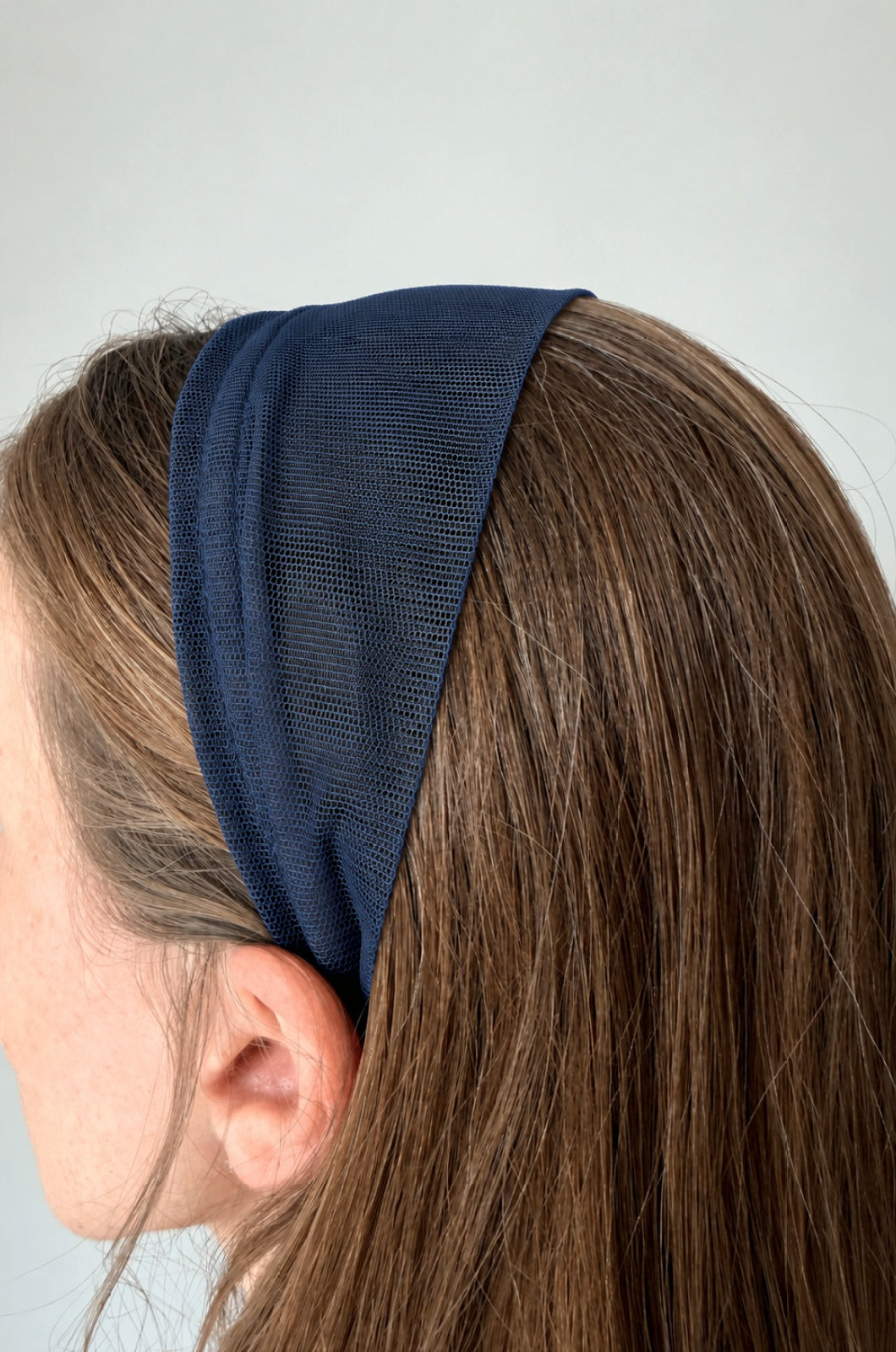 Cordeluta in fata Tulle, culoare blumarin 55, pe cap