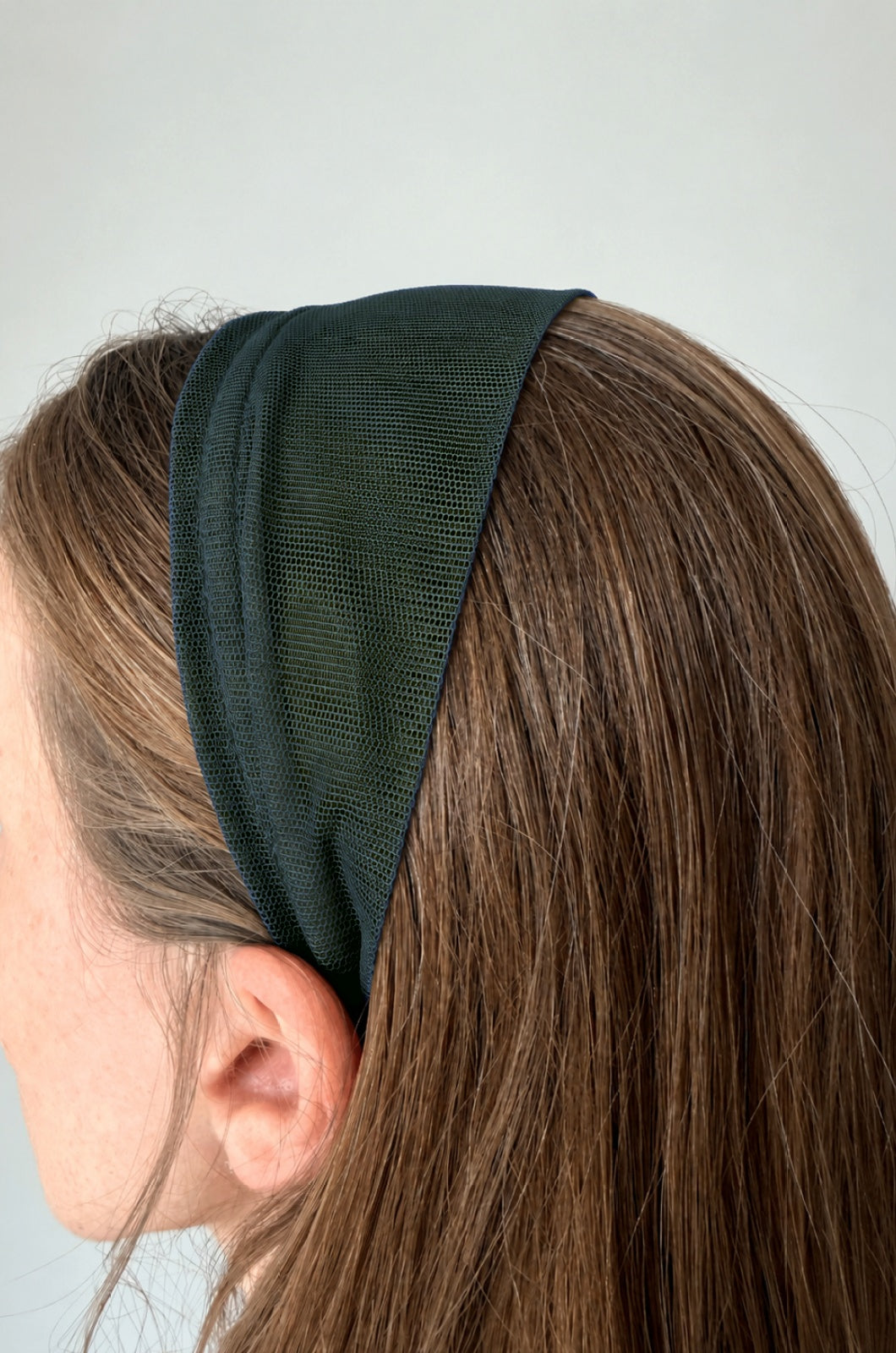 Cordeluta in fata Tulle, culoare Verde Inchis 57, pe cap