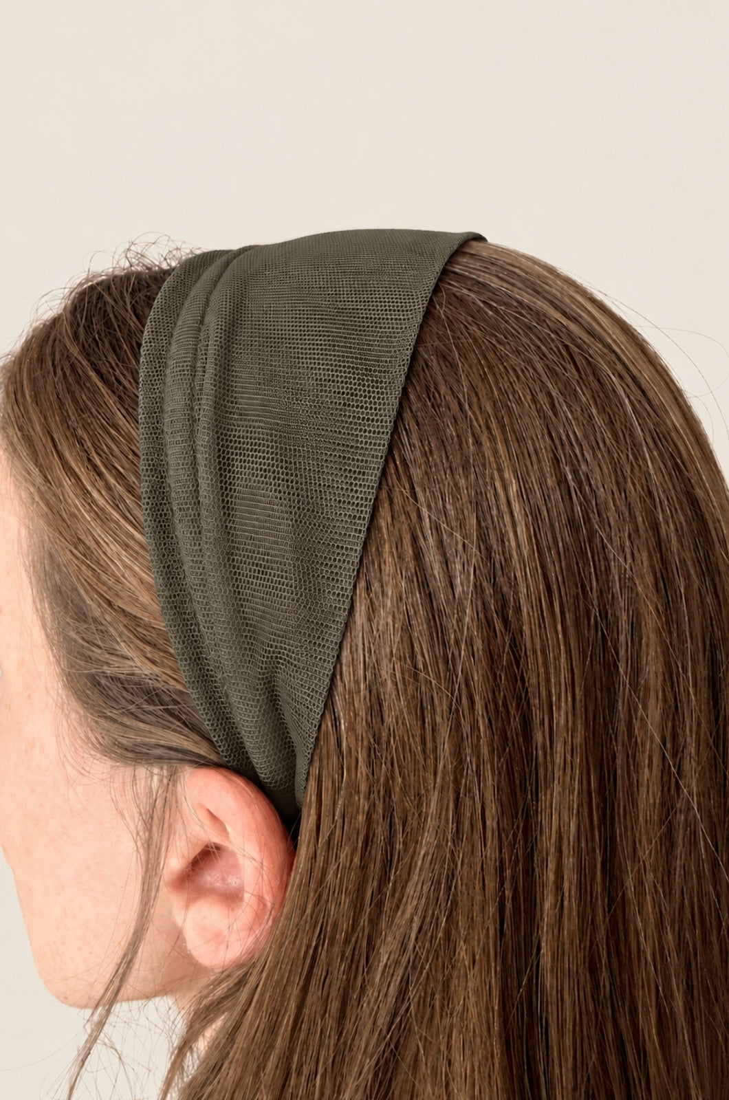 Cordeluta in fata Tulle, culoare Verde Army 59, pe cap