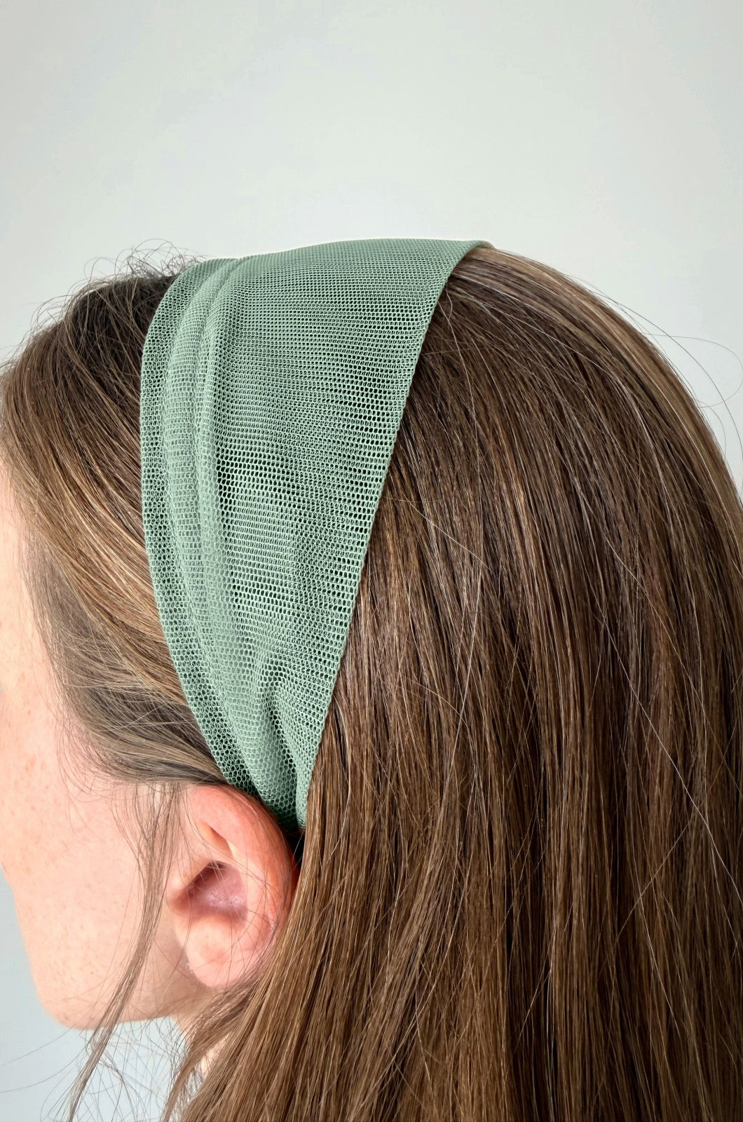 Cordeluta in fata Tulle, culoare Menta 60, pe cap