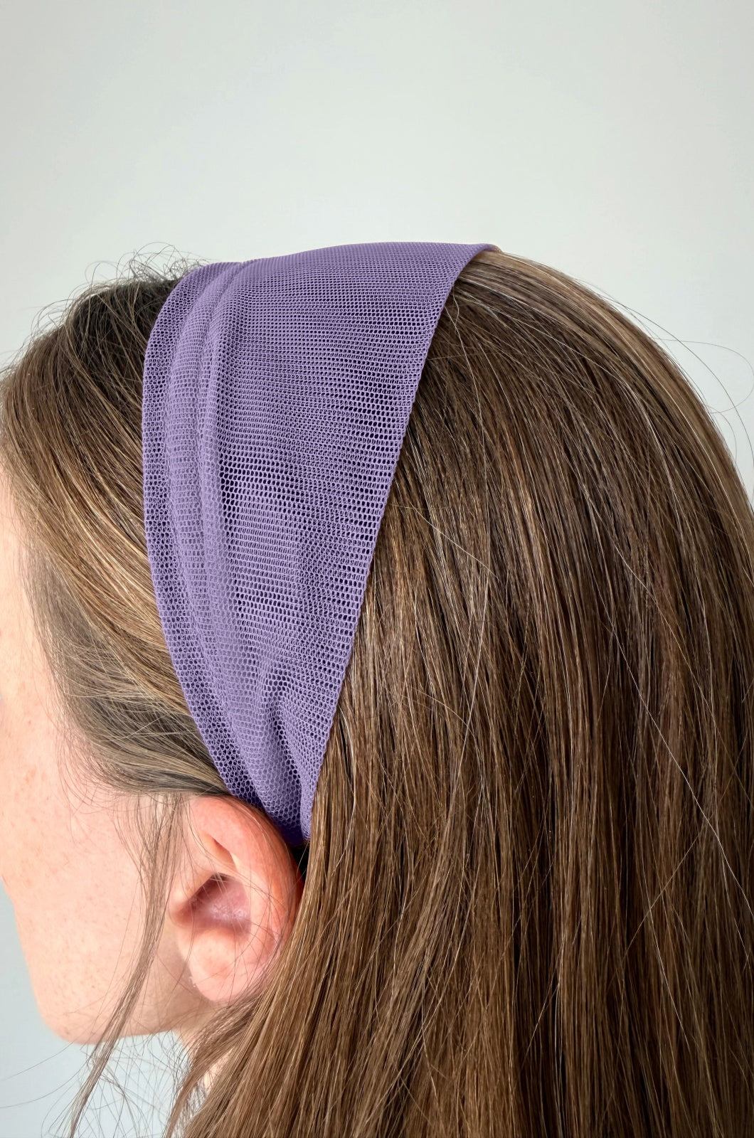 Cordeluta in fata Tulle, culoare Mov Deschis 65, pe cap
