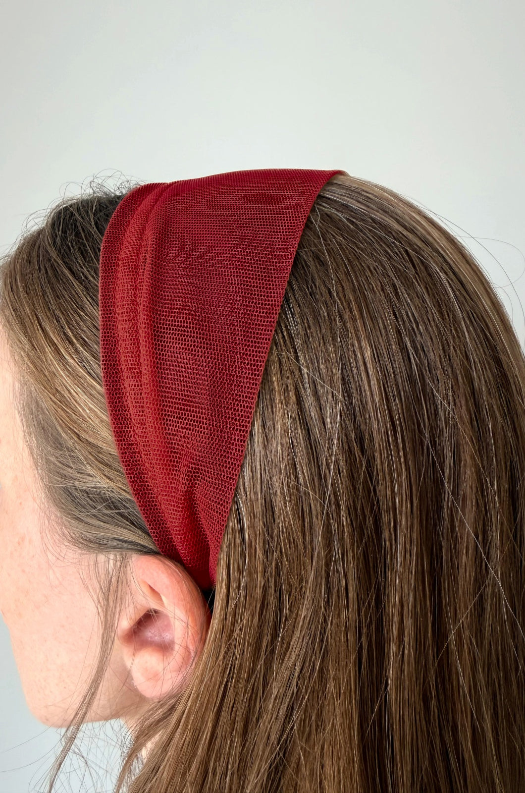 Cordeluta in fata Tulle, culoare Rosu 69, pe cap