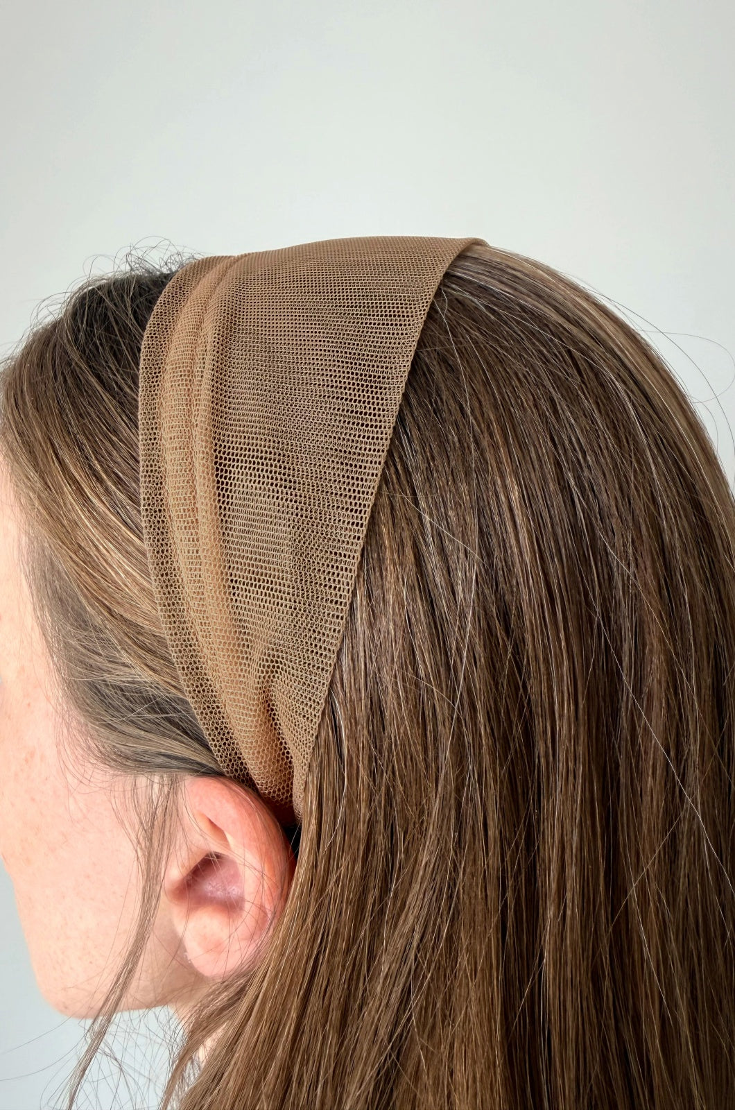 Cordeluta in fata Tulle, culoare Crem inchis 75, pe cap