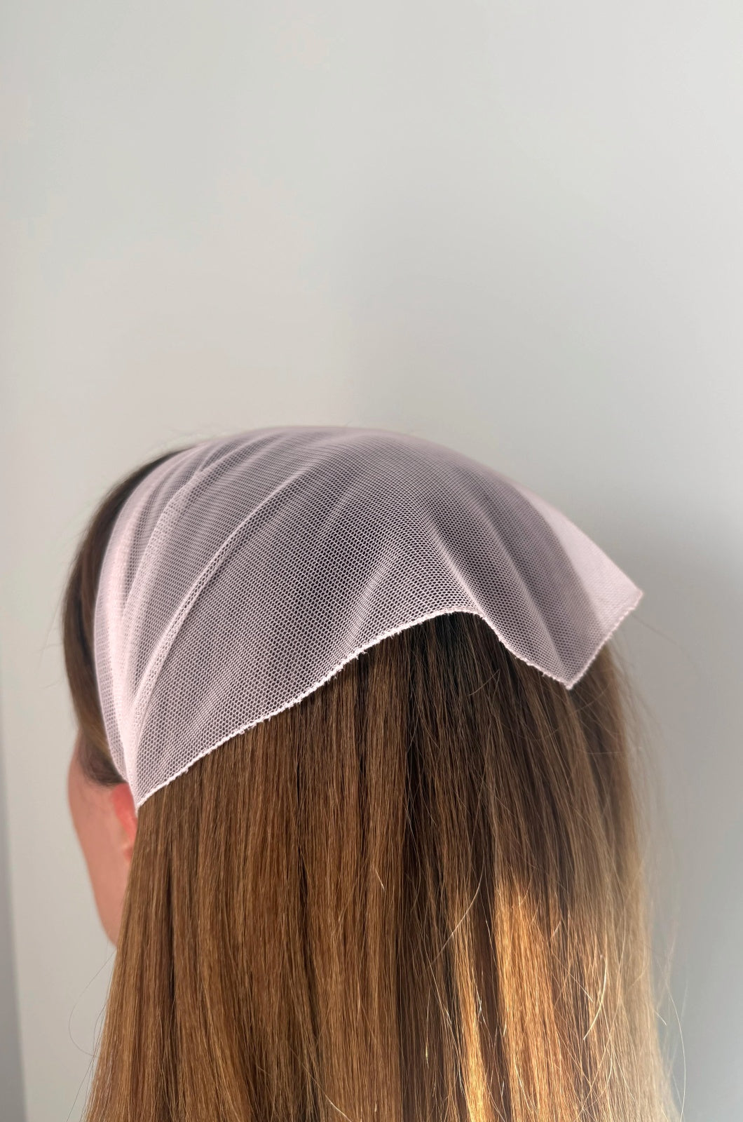Batic Tulle fara Cordeluta, culoare Piersica 73, pe cap