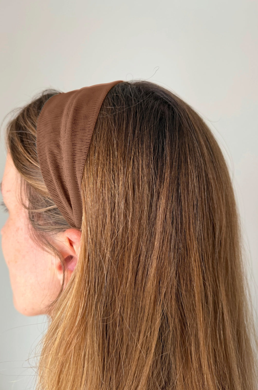 Cordeluta in mijloc Tulle, culoare carmaziu 52, pe cap