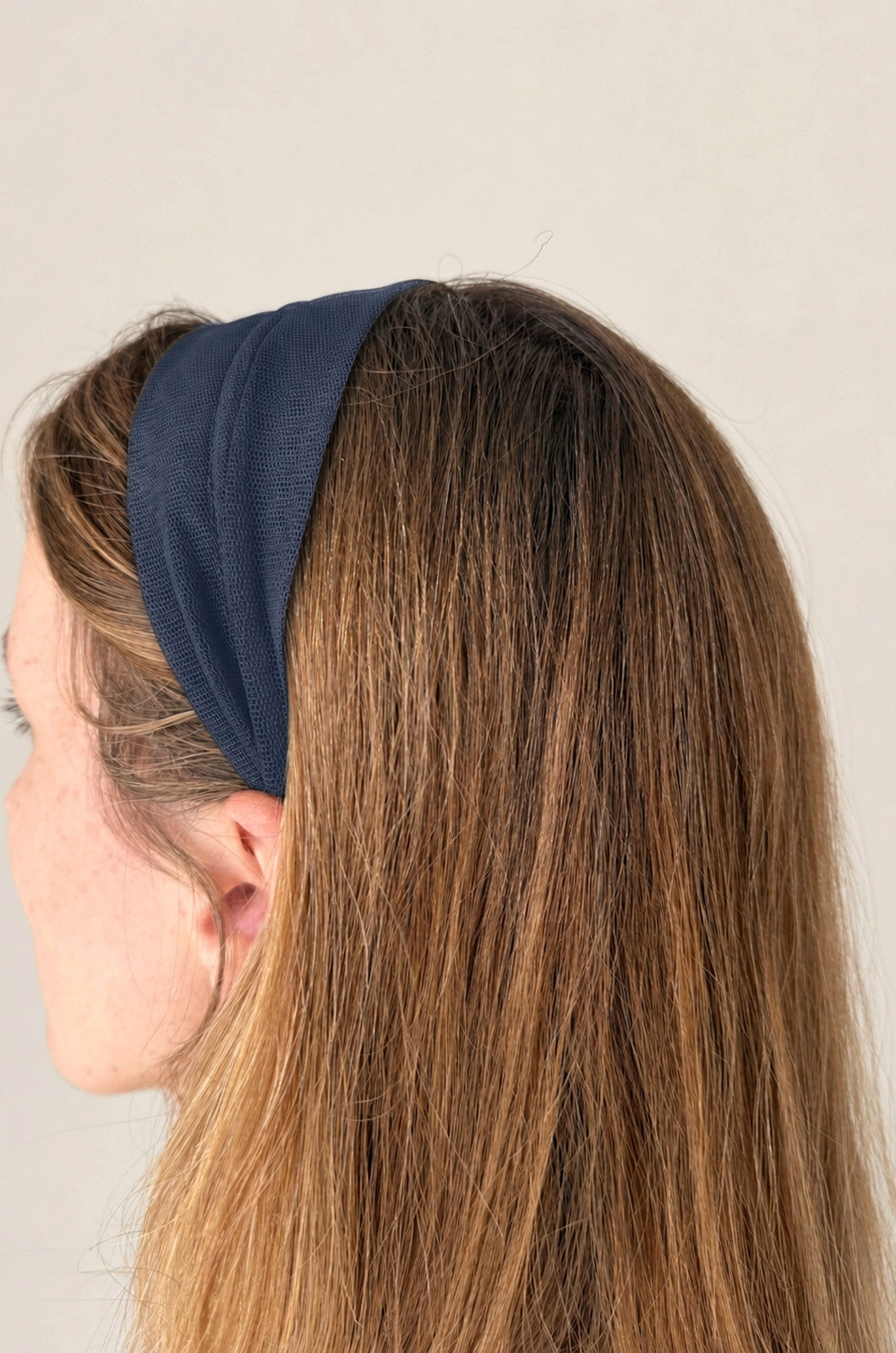 Cordeluta in mijloc Tulle, culoare blumarin 55, pe cap