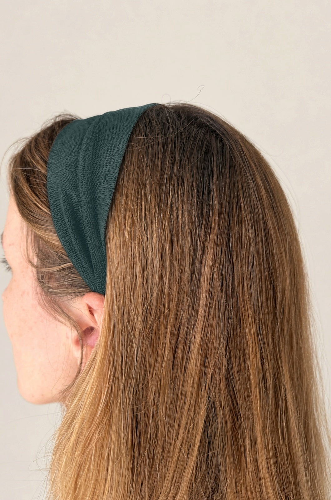 Cordeluta in mijloc Tulle, culoare Verde 58, pe cap