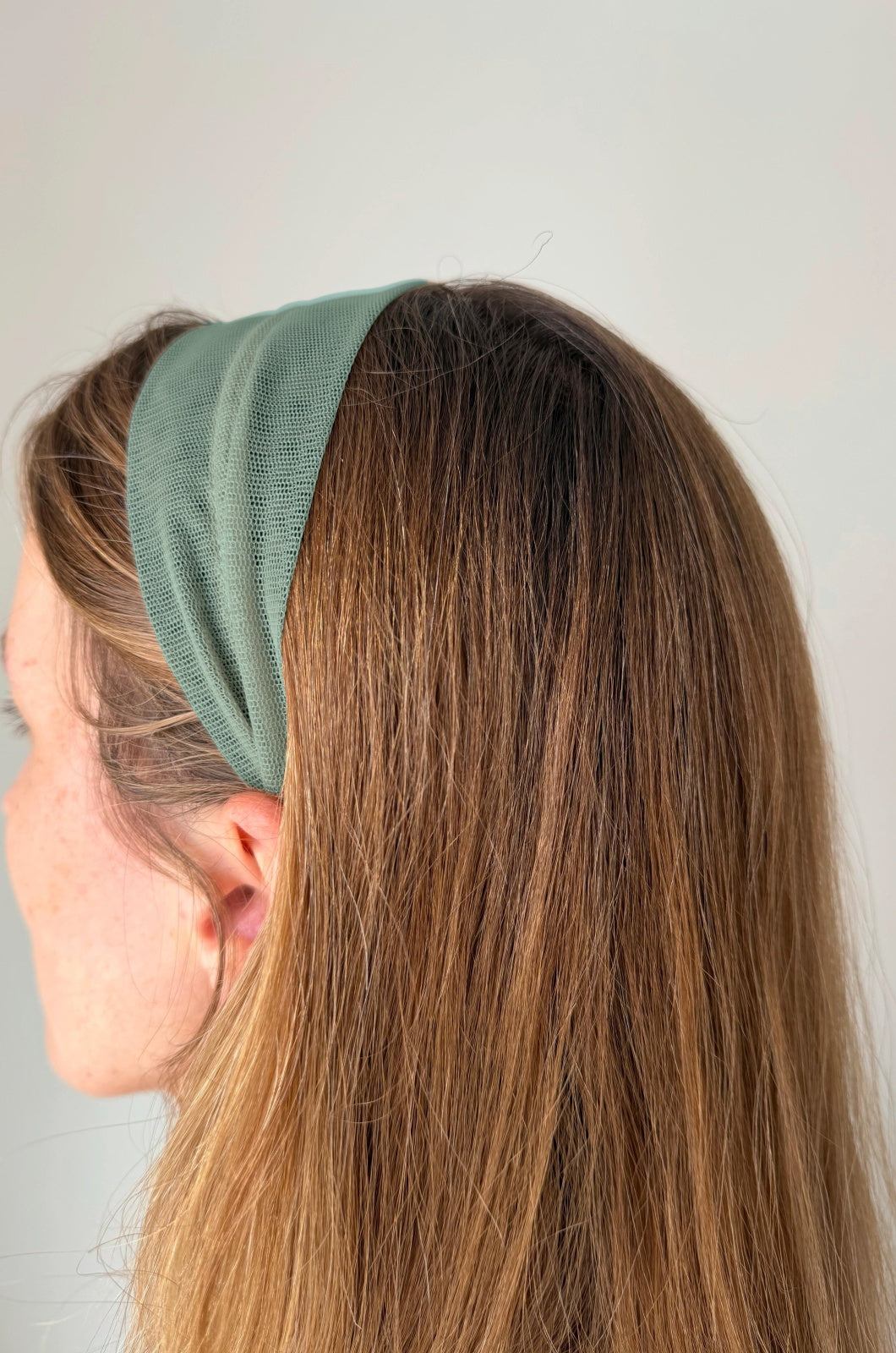 Cordeluta in mijloc Tulle, culoare Menta 60, pe cap