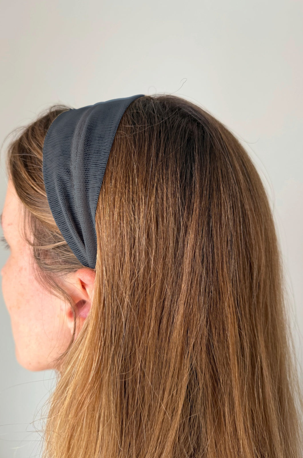 Cordeluta in mijloc Tulle, culoare Gri 61, pe cap